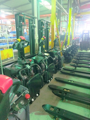 Electric Stacker 1.6 ton Capacity Electric Straddle Stacker Lift For Heavy Duty Handling